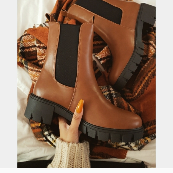 Shoes - 🆕️Chelsea collection// dark rust boot. New in box